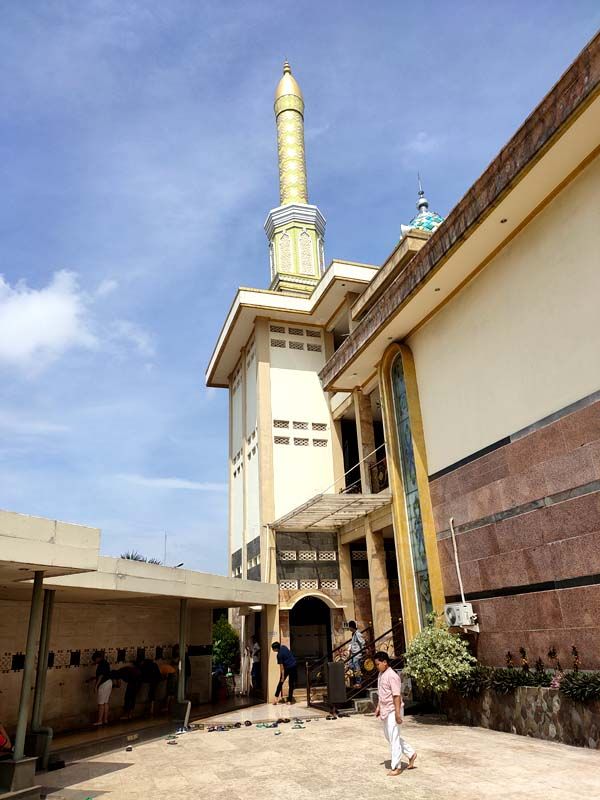 Tempat berwudu kaum pria Masjid Baitus Sa'adiyah (sumber foto: J.Haryadi)