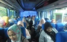 Rombongan wisata di dalam bus pariwisata (DokPri)