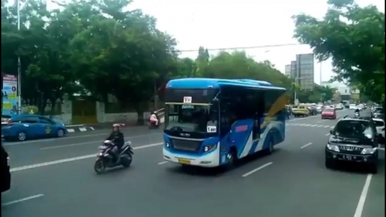 Busnya datang