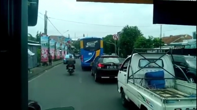 Ada bus lain di jalur sama/dokpri