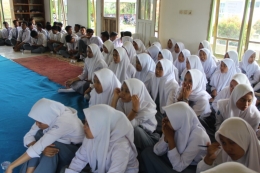 Antusias siswa-siswi SMAN4 Tanjab Timur yang sedang menyimak para pemateri (Dokumentasi pribadi)
