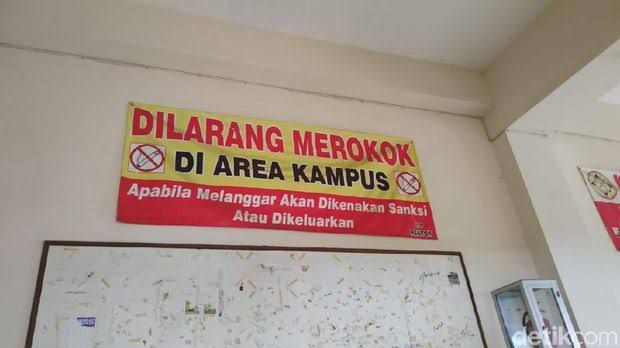 Larangan merokok lainnya yang lebih general (tidak seksis). | Sumber gambar: Detik.com