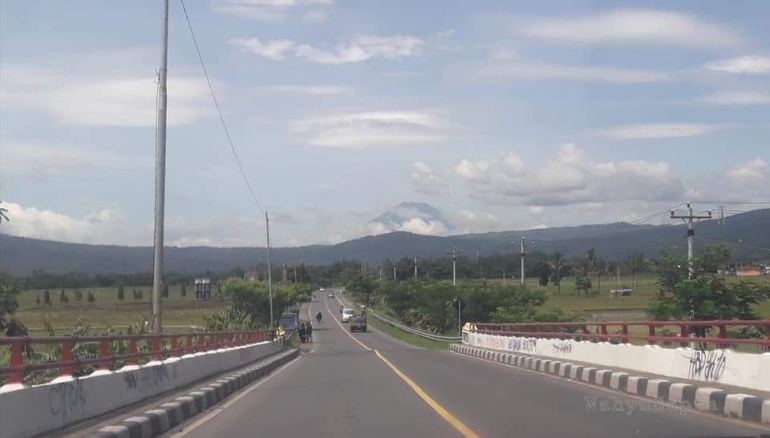 Melewati jalur arteri Ambarawa. Pemandangan yang indah. (Dok. Wahyu Sapta).