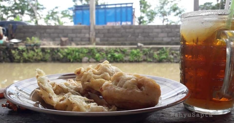 Gorengan sebagai teman gendar pecel. (Dok. Wahyu Sapta).