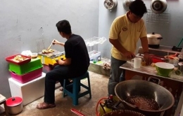 Dapur masak Sego Bebek Suroboyo di Kota Wisata Cibubur (dokpri)