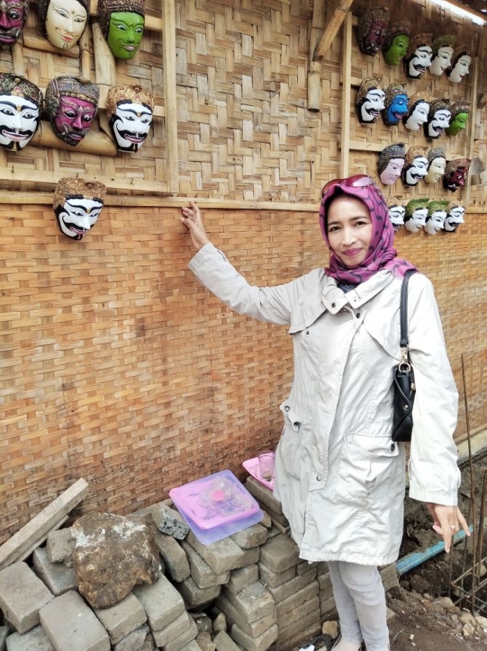 Seni kerajinan topeng di Kampung Budaya Polowijen. Foto dokpri