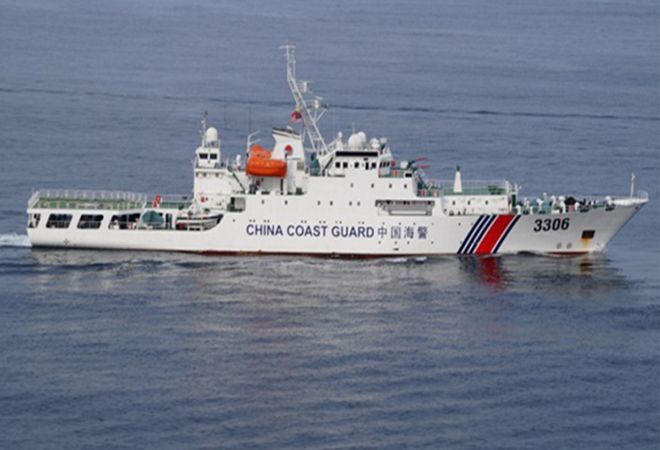 Kapal Coast Guard China, panjangnya bisa mencapai 164 m dan dipersenjatai sehingga pengamat mengatakan kapal tersebut bisa diubah menjadi kapal perang. China memiliki 17 kapal penjaga pantai yang tersebar di 3 wilayah: Laut China Timur (6), Laut China Selatan (6), dan Laut China Utara (5) (Foto: wikipedia.org).