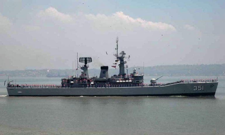 KRI Ahmad Yani-351, kapal fregat dengan panjang 113,42 m. Kapal ini dibuat tahun 1967 dan dibeli Indonesia 1986. Kapal-kapal lain yang termasuk kelas Ahmad Yani yaitu KRI Slamet Riyadi, KRI Yos Sudarso, KRI Oswald Siahaan, KRI Satsuit Tubun, KRI Abdul Halim Perdanakusumah (Foto: prokimal-online.blogspot.com).