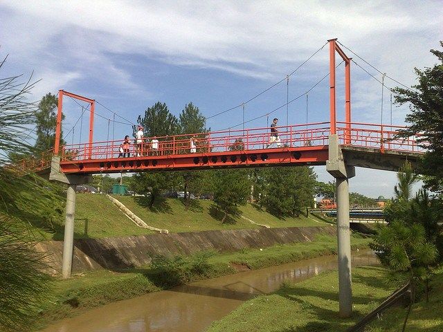 Jembatan Merah Taman Kota 2 (sumber: kabartangsel.com)