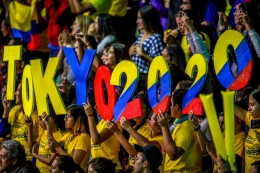 Para supporter timnas voli indoor Kolombia saat menyemangati timnya yang berlaga di kualifikasi continental Olimpiade 2020| Sumber: http://volleyball.coqt.2020.fivb.com/