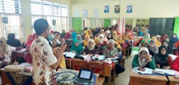 Presentasi Pak Edi dari Penerbit andi Yogyakarta
