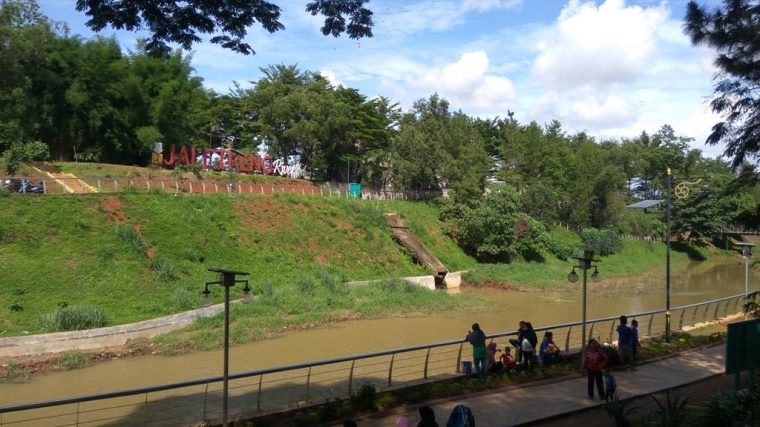 Sehat merupakan aset hidup dan kekayaan yang paling mahal. Tanpa sehat, belum tentu bisa menikmati jalan-jalan, minimal ke Jaletreng River Park (dok.windhu)