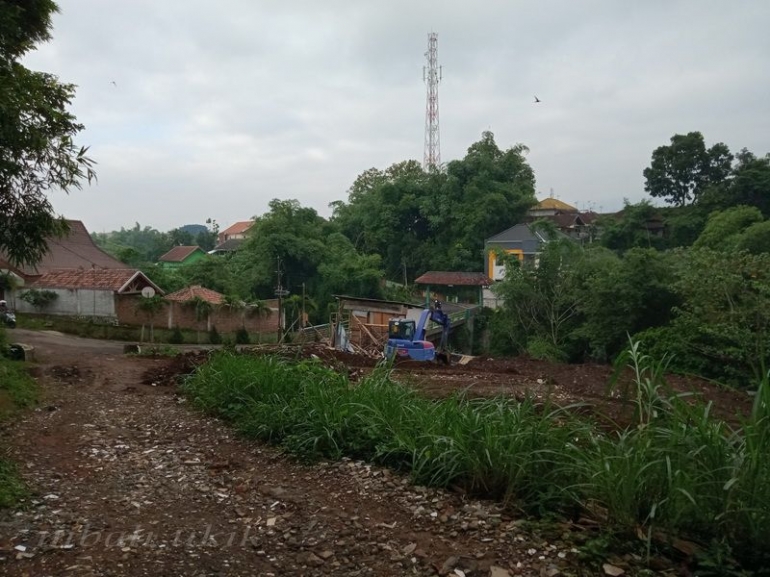 Lahan tersisa tepat di sebelah seminari, sedang diratakan untuk pembangunan sebuah kluster. Dokpri