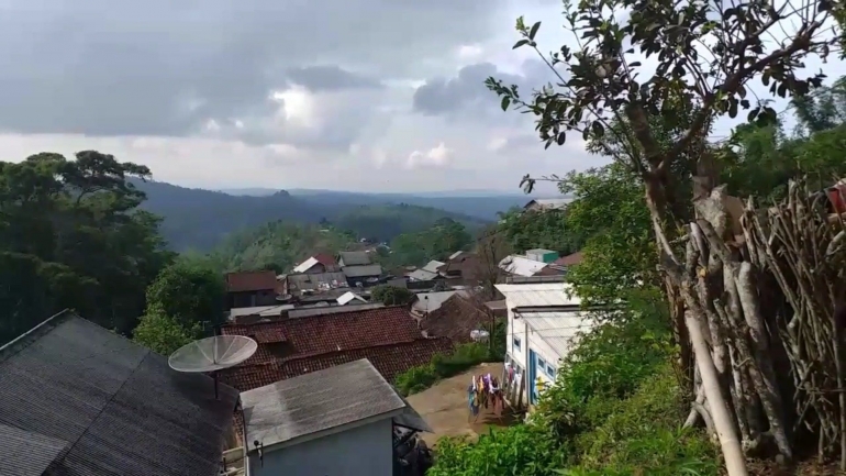 Pemandangan dari depan rumah/dokpri