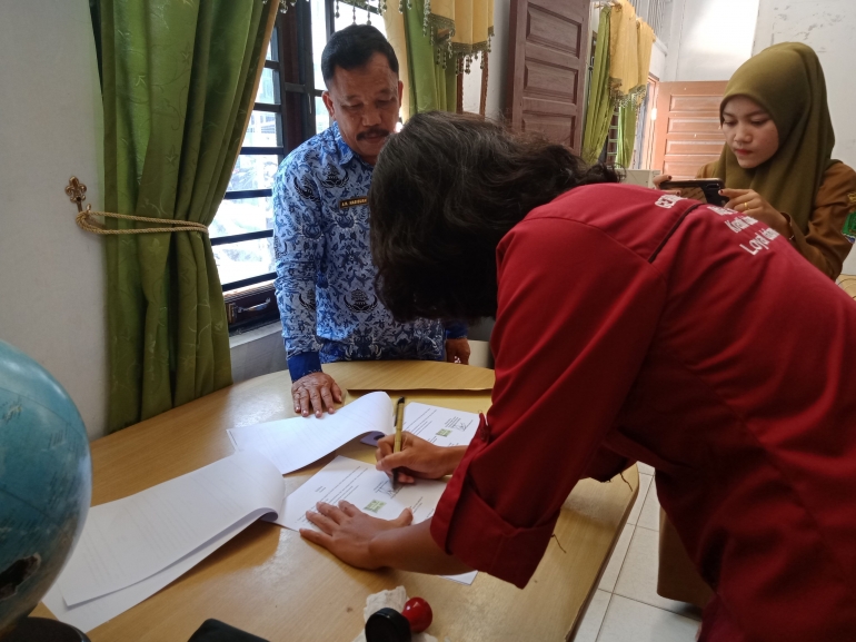 Foto Serah Terima Buku dengan Perpustakaan Labuhanbatu Utara. Dokpri