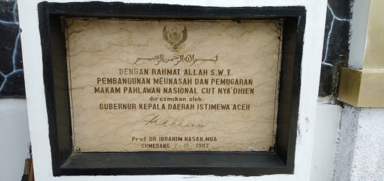 Tanda awal pemugaran makam Cut Nyak Dien oleh Gubernur Aceh (Dokumentasi pribadi)