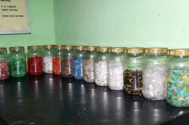 Contoh plastik cacahan berdasarkan jenis dan warna/kelompok warna (Foto:Marahalim Siagian)