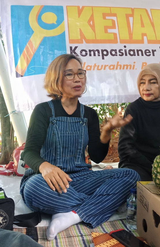 Mbak Agatha sharing pengalaman tentang menuju hidup sehat di event Ketapels, Minggu pagi 12 Januari 2020 di Jeletreng River Park Tangerang. (Foto Ganendra)