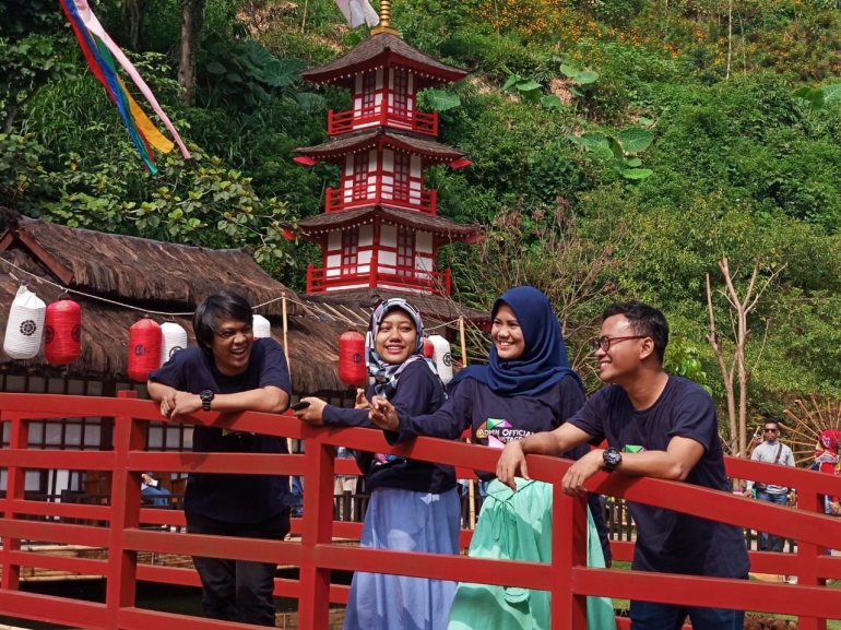 Deskripsi : Admin instagram Backpacker Jakarta Photo Shoot di Landmark Jepang I Sumber Foto : dokpri