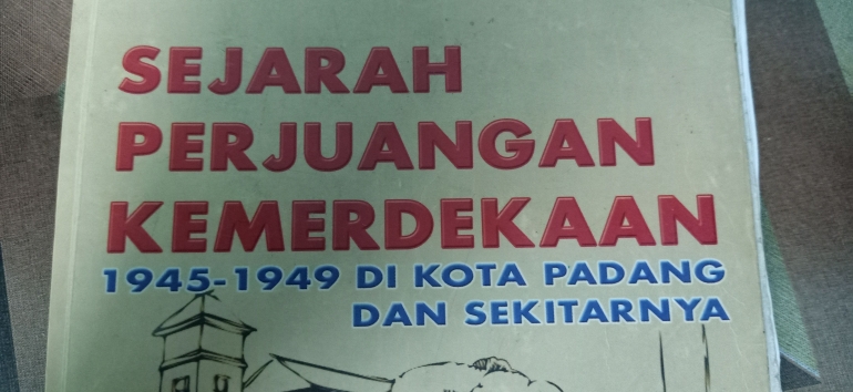 Sampul Buku Sejarah Perjuangan Kemerdekaan Kota Padang, Koleksi Pribadi