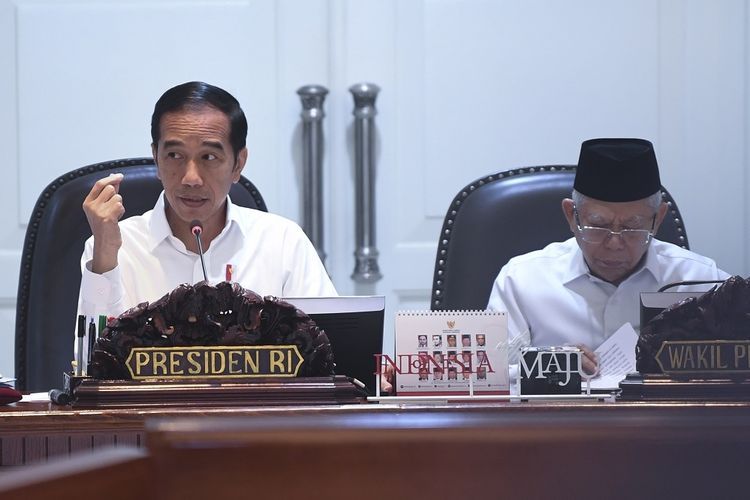 Presiden Joko Widodo memimpin rapat terbatas terkait harga gas. Foto: KOMPAS.com/Antara