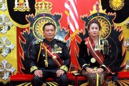 Raja dan Ratu Keraton Agung Sejagat (foto: kompas.com)