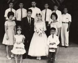 Ket: foto pernikahan kami pada tanggal 2 Januari,1965 di Padang. Gadis kecil di depan adalah Margaretha yang tinggal di Padova -Italia bersama Sandro suaminya ,sejak 40 tahun lalu/dokpri