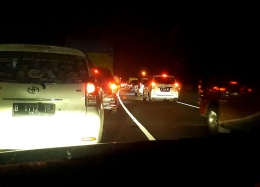 Meninggalkan Jakarta melewati tol Tangerang-Merak malam hari (Dokpri)