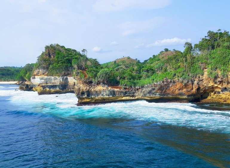 Pemandangan Pantai Batu Bengkung dari atas bukit | Dokpri