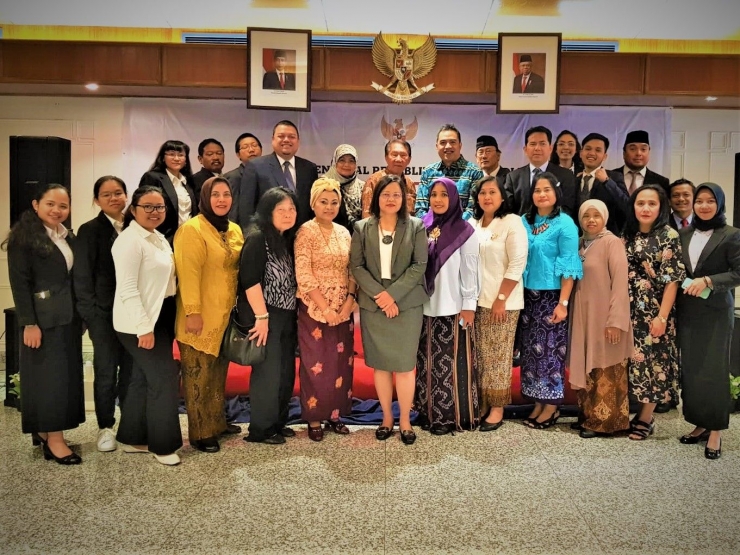 dokumen Roselina/ket.foto: bersama komunitas Indonesia di KJRI Perth,berbeda tapi satu :Indonesia