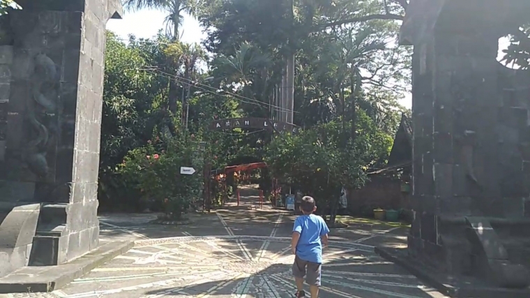 Gapura masuk taman Lele/dokpri