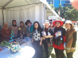 dokumen Roselina/bersama komunitas Indonesia di festival