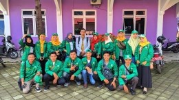 Foto Mahasiswa KKN dengan Dosen Pembimbing Lapangan | dokpri