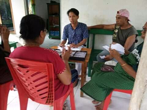 Pemeriksaan Mata di Polindes desa Adobala Kecamatan Kelubagolit Flores Timur NTT