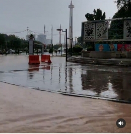 Kondisi banjir di Kawasan Monas (instagram @paramitadana)