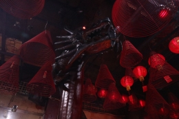 Patung Naga yang melillt tiang utama Kelenteng Sin Tek Bio. Sumber gambar: dok.pribadi