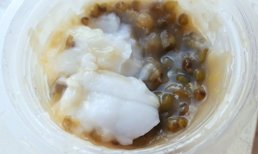 Bubur sumsum dan Kacang ijo buatan Bu Jum yang lembut dan manis (dok. pri).