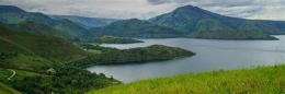 www.kemenpar.go.id | Pemandangan indah Danau Toba, yang terbntuk dari lelehan lava leturan Gunung Toba jutaan tahun lalu, yang sangat indah memenuhi pikiranku sejak dahulu