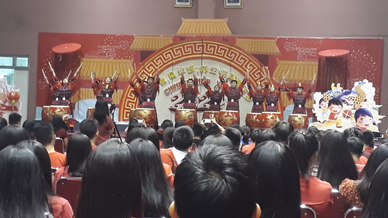 Penampilan perkusi siswa (dokumen pribadi)