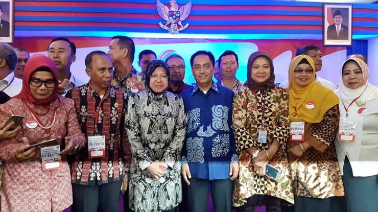 Wali Kota Surabaya, Risma bersama tokoh inspiratif lainnya. (dok: istimewa)