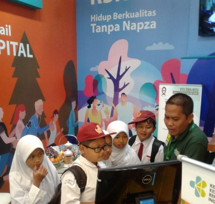 Deskripsi : RSKO Jakarta Memberikan Edukasi Bahaya Narkoba kepada Pelajar I Sumber Foto : dokpri