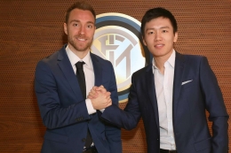 Christian Eriksen dan bos Inter Milan, Steven Zhang. | Sumber gambar: Goal.com
