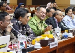 Asosiasi Televisi Swasta Indonesia (ATVSI) dalam Rapat Dengar Pendapat dengan Komisi I DPRI RI meminta KPI memperketat pengawasan siaran via internet (29/1/2020). (Foto: sindonews.com)