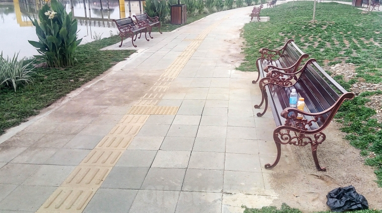 Sedih. Botol minuman dan plastik ditinggal begitu saja I Foto: OtnasusidE