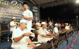 Grup Musik KiaiKanjeng saat tampil di Mertoyudan, Magelang (dokpri)