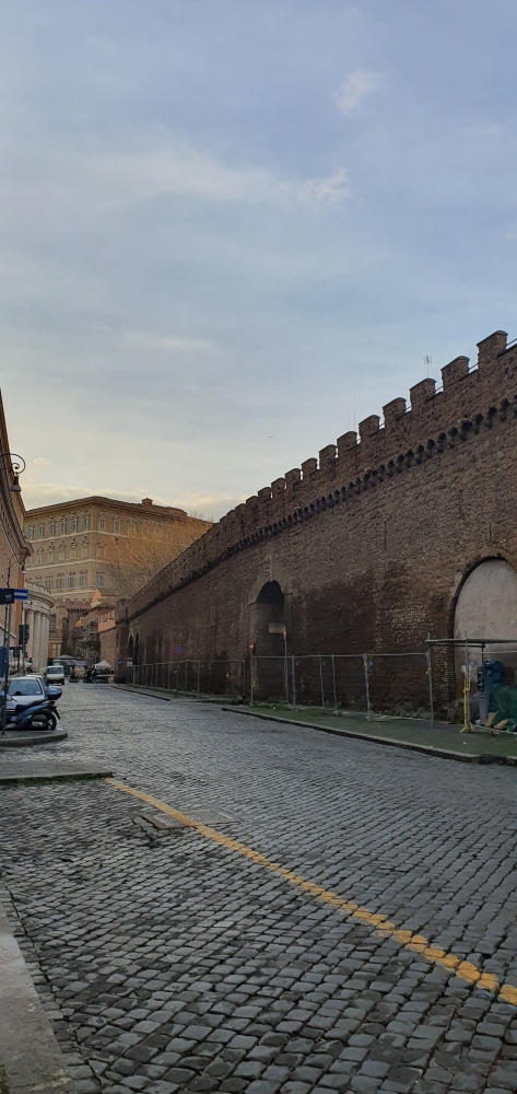 Koridor yang menghubungkan area tempat tinggal paus dan Castel Sant'Angelo. Foto: Dokumentasi Pribadi