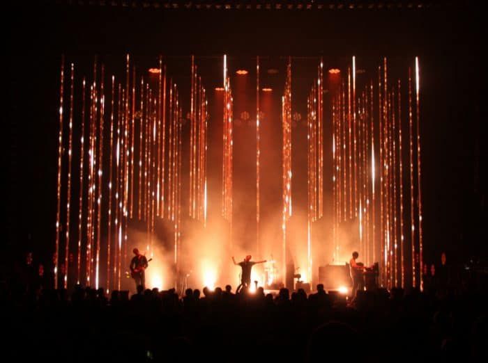 Konser Radiohead dengan pencahayaan lampu LED | Ilustrasi: cgbusinessconsulting.