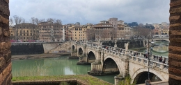 Kota Roma dan Sungai Tiber dari Castel Sant'Angelo. Foto: Dokumentasi Pribadi