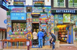 The Bulldog Cafe Amsterdam , satu dari sekian cafe yang menyediakan ganja secara legal . dok pri