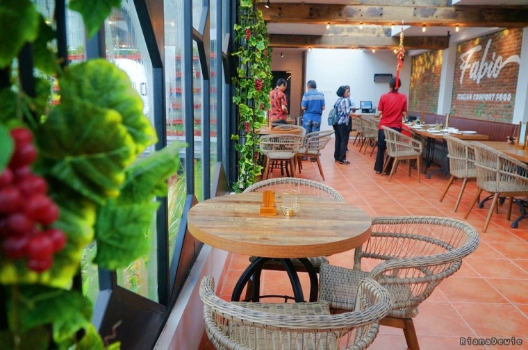 Suasana Resto Fabio di Sore Hari (Dok. Riana Dewie)